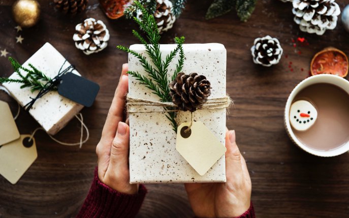 Surprinde-ți colegii: 11 idei de cadouri inedite pentru Secret Santa