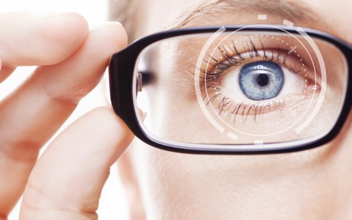 Cum să îți protejezi ochii de îmbătrânire
