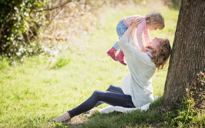 Horoscopul mamelor. Ce fel de mama esti sau ai in functie de zodie. Cel mai mare defect si cea mai mare calitate, conform zodiacului