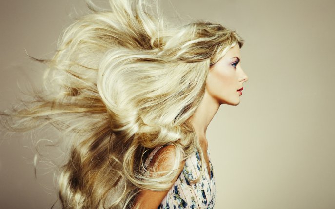 15 soluții rapide pentru păr electrizat