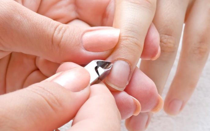 Pieliță ruptă la unghii: de ce apare și cum o tratezi