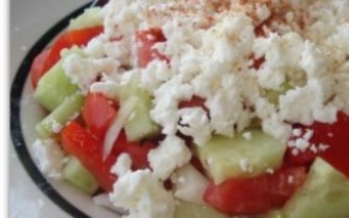 O salata usoara si gustoasa: Salata bulgareasca
