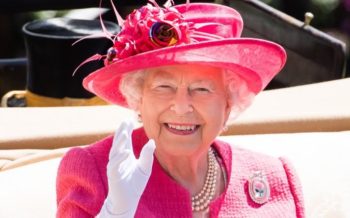 De ce Regina Elisabeta poartă mereu mănuși
