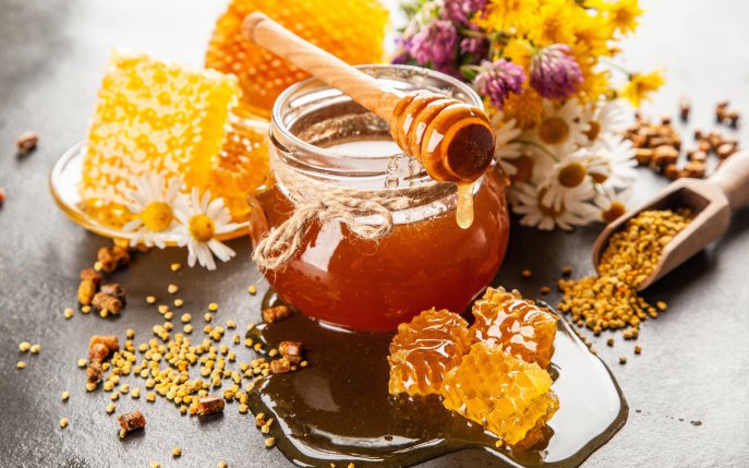 4 produse apicole mai puțin cunoscute, cu beneficii fantastice pentru sănătate
