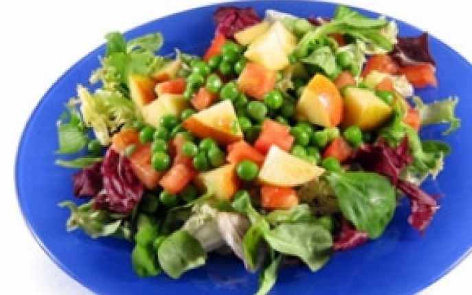 O salata delicioasa: Salata de mazare cu sos cremos de portocale