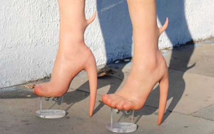 Acum poți cumpăra pantofi care imită pielea de om. Ai purta așa ceva?