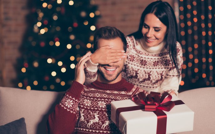 Nu ştii ce să îi cumperi iubitului tău de Crăciun? 9 sugestii de cadou pentru bărbații cu stil