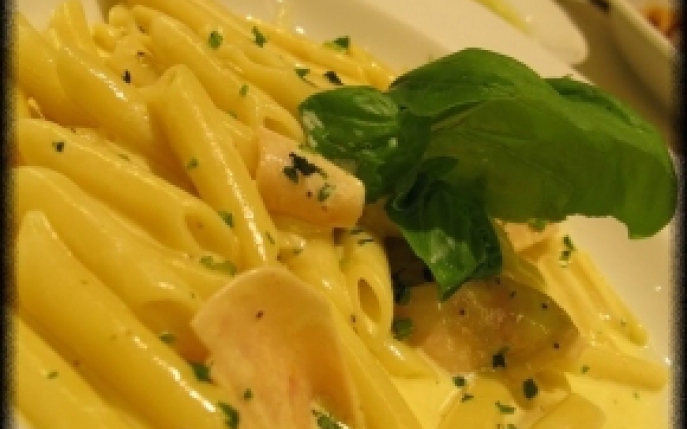 Preparate chiar de mana ta: penne carbonara