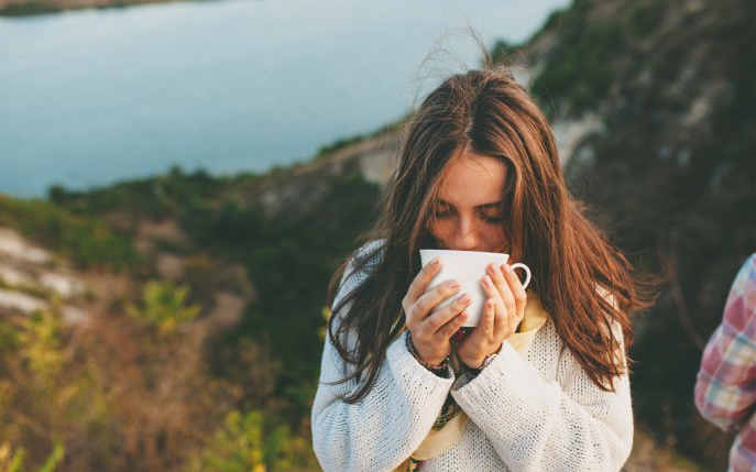 Cum să te relaxezi prin intermediul meditației cu ceai