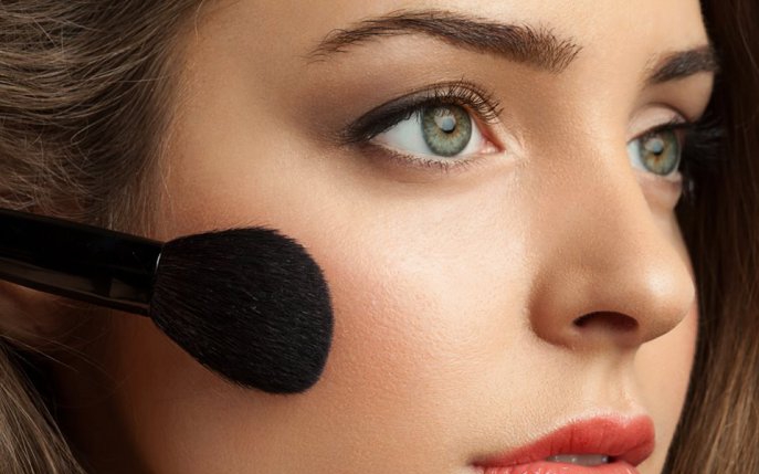 Singurul trend de makeup pe care să îl adopți în lunile următoare