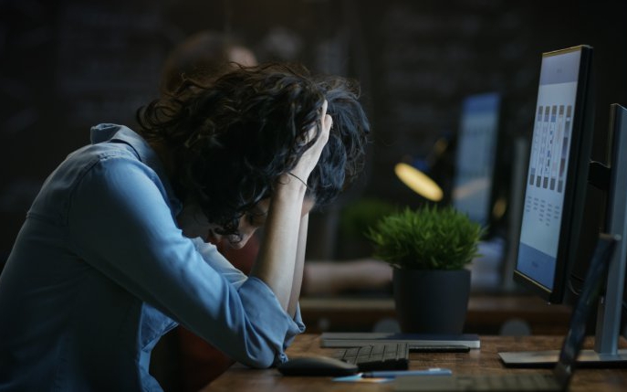 Cum să îți stăpânești lacrimile și crizele de furie la muncă