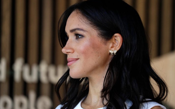 Meghan Markle nu se poate desparti de acest blush care ii improspateaza chipul instant