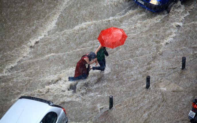 Avertizare ANM de ultimă oră: cod galben de fenomene meteo periculoase, vijelii, ploi abundente și căderi de grindină