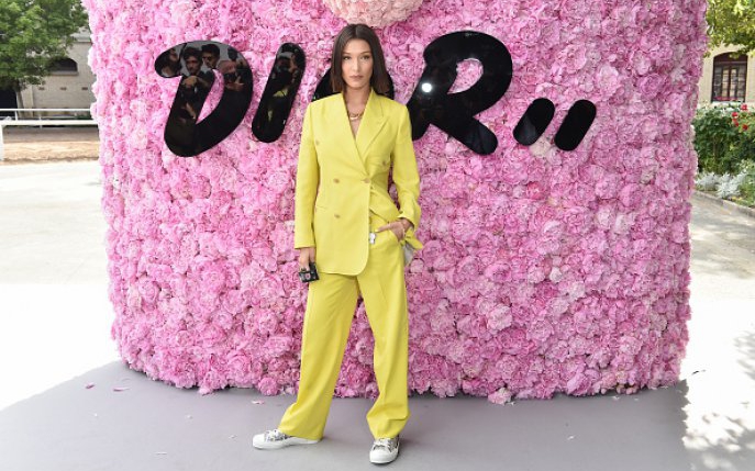 Recreeaza stilul: Piesele de care ai nevoie ca sa te imbraci la fel de cool ca Bella Hadid