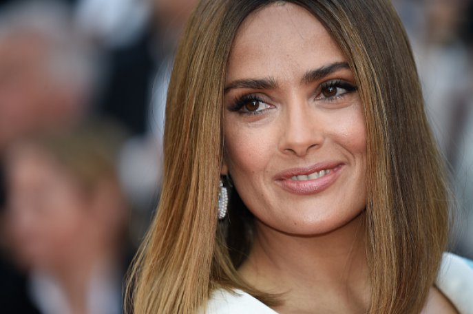 Secretele care o ajuta pe Salma Hayek sa aiba piele perfecta la 53 de ani