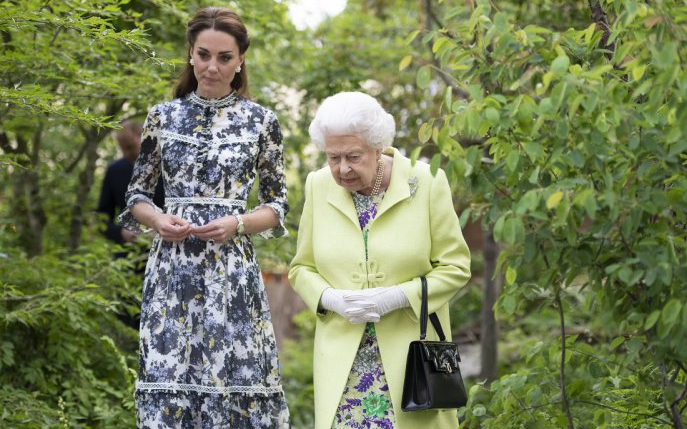 Cum a încălcat Kate Middleton regulile regale. Elisabeta a II-a este legată de mâini și de picioare