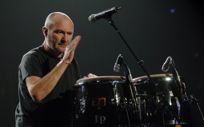 Simbolul unei generații a ajuns de nerecunoscut: Phil Collins, extrem de slăbit, în scaun cu rotile