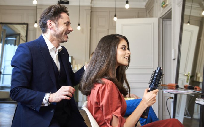 Rowenta lansează Ultimate Experience - peria rotativă inspirată de hairstiliști, creată pentru tine