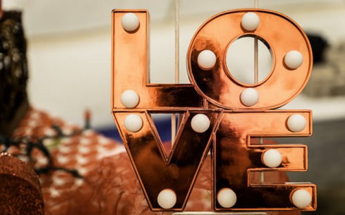 Fă ca atmosfera din casa sa dea cu iubire! 13 idei de decor pentru Ziua Îndrăgostiților, în trend în 2020