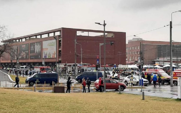 ULTIMA ORĂ! Alertă cu bombă la mall Veranda din București!