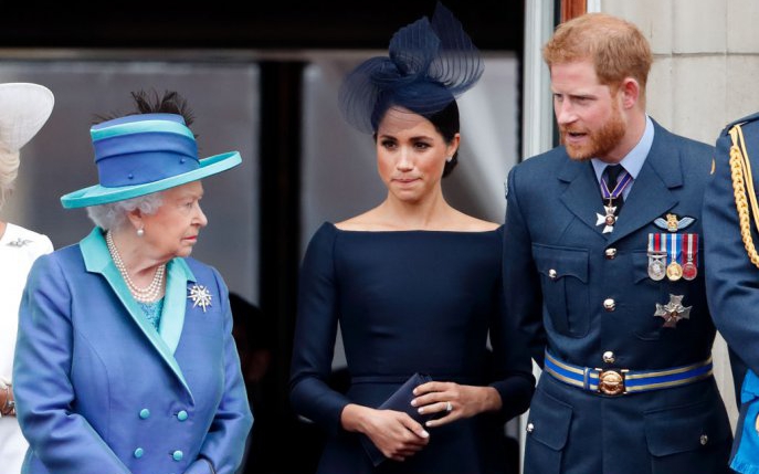 Regina nu mai vrea să audă de Meghan și de Harry. Ce poruncă a dat la Palat