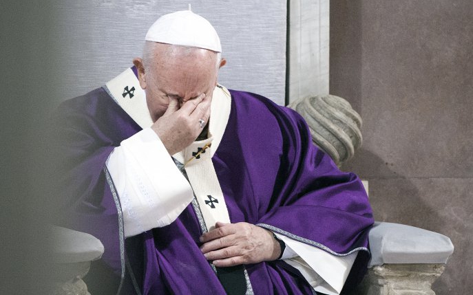 ULTIMA ORĂ! Papa Francisc infectat cu coronavirus?! Sfântul Părinte a căzut la pat după ce a intrat în contact cu bolnavii!