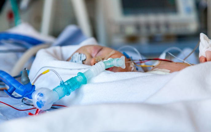 Mama bebelușului de 5 luni infectat cu coronavirus și internat în spitalul groazei din Suceava:„Toți fug de noi. Stau să mă rog să vină medici să îl consulte”