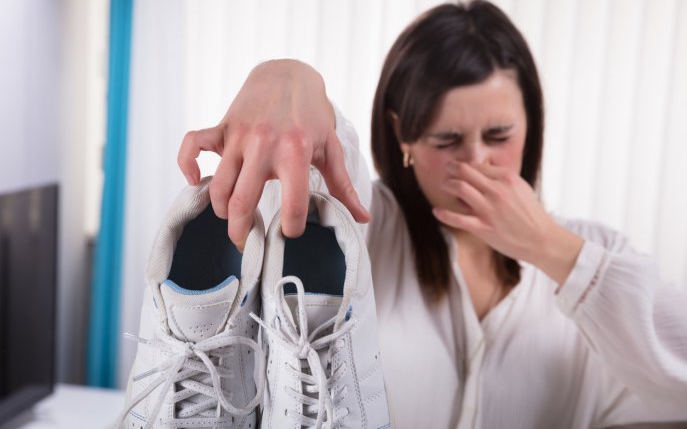 Cum să cureți pantofii care miros: trucuri care merg de minune!