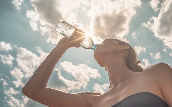 Ce schimbări ar avea loc în corpul tău dacă ai înlocui orice băutură cu apa