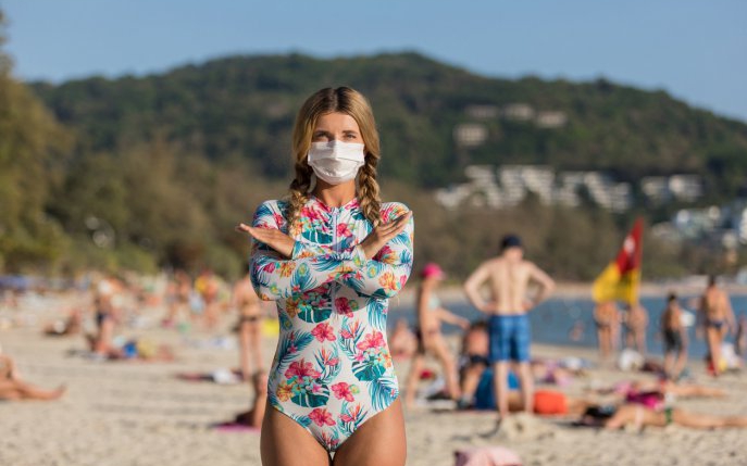 Veste cumplită de la autoritățile medicale! Românii, obligați să poarte mască și în aer liber!