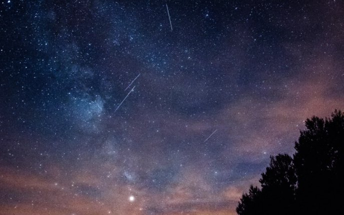 Ce să știm despre Perseide, cum ne afectează cea mai spectaculoasă ploaie de meteori a anului