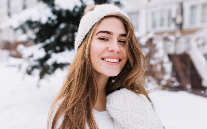 Cum să îți îngrijești corect părul iarna: 8 trucuri de pus în practică