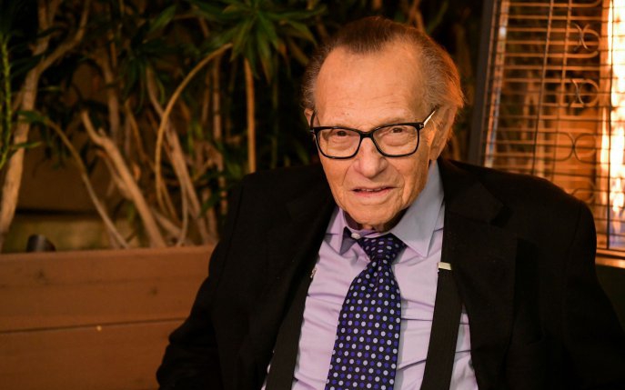 O legendă a apus. Larry King s-a stins din viață la 87 de ani