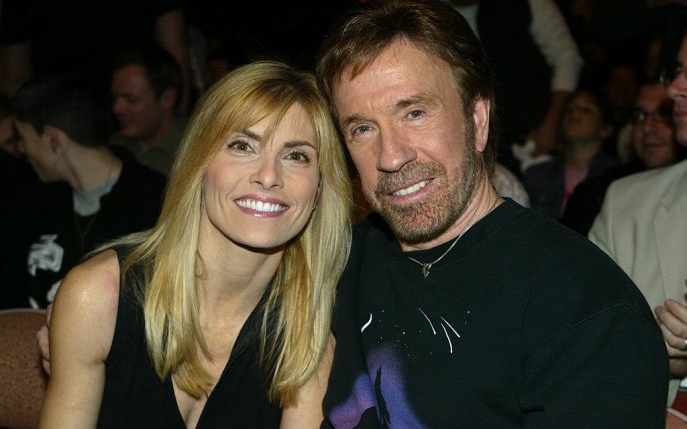 Bărbatul ideal: Chuck Norris și-a dedicat viața îngrijirii soției bolnave, renunțând la carieră pentru a îi fi acesteia mereu aproape