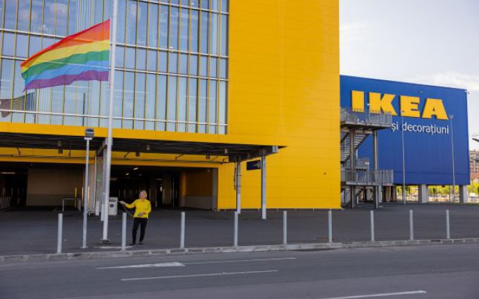 IKEA România ridică steagul curcubeu și sprijină drepturile LGBT+ prin campania „Dragostea e dincolo de cei patru pereți”