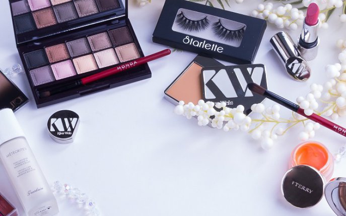 Antreprenoriat feminin: oportunitati din industria frumusetii si produselor cosmetice