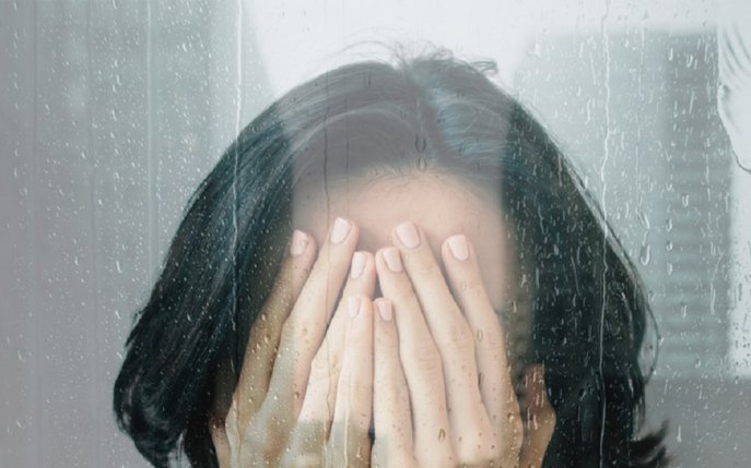 Minciuni pe care și le spun femeile aflate în relații toxice