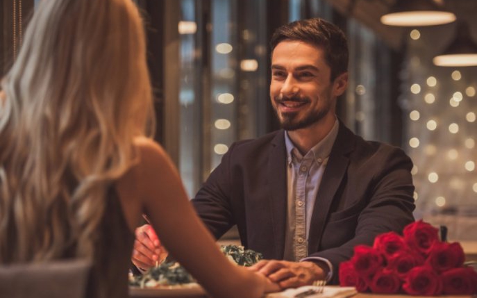 Top 5 minciuni pe care le zic bărbații, de fel, la prima întâlnire