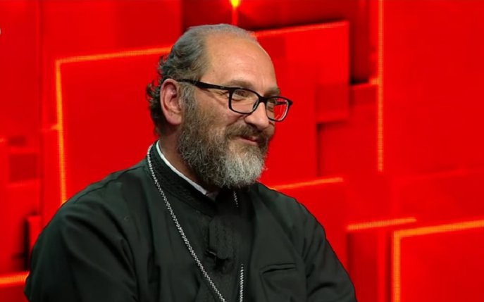 Când nu au voie femeile să intre în biserică: părintele Constantin Necula ne lămurește