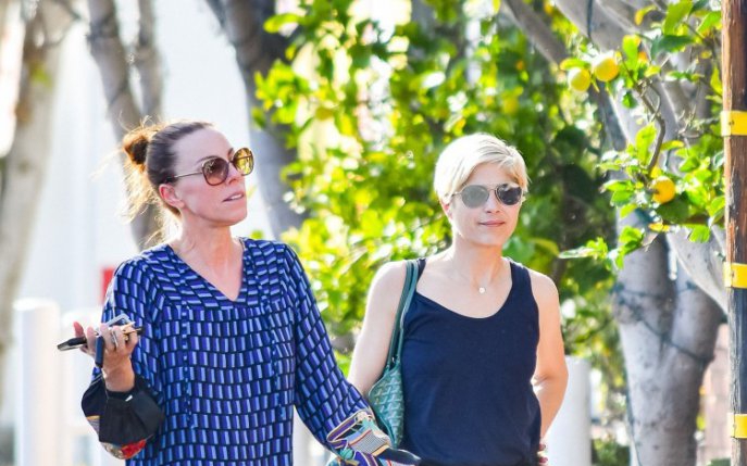 Selma Blair despre dependența de alcool, care a durat zeci de ani, începând de la numai 7 ani: "Nu știu dacă aș fi supraviețuit copilăriei fără alcoolism"