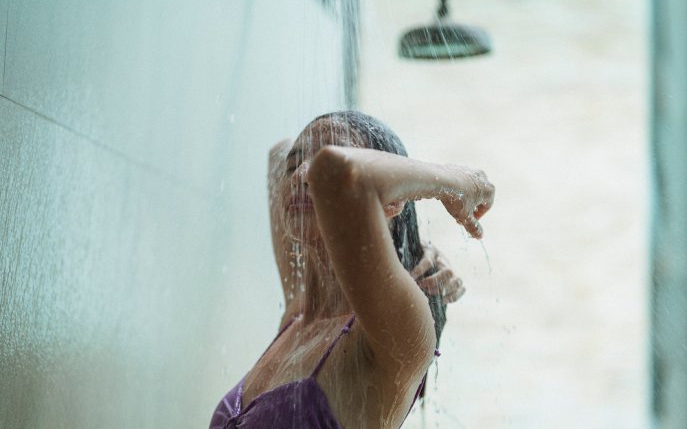 Ce ți s-ar putea întâmpla dacă faci duș rece în fiecare zi