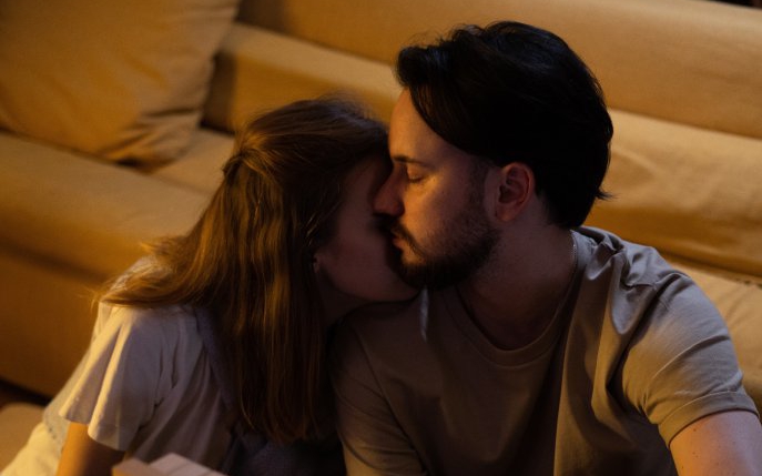 Aceste 3 fraze il ajuta sa se conecteze emotional cu tine