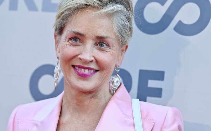 "Am pierdut nouă copii prin avort spontan". Sharon Stone își împărtășește povestea sfâșietoare de viață