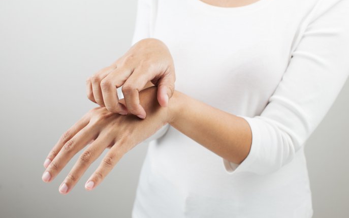 Dermatita și mâinile crăpate: care este legătura?