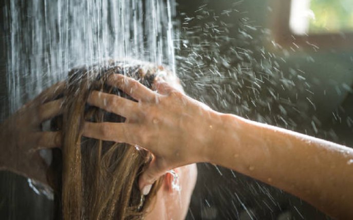 Sănătatea părului: la ce să fim atente indiferent de sezon