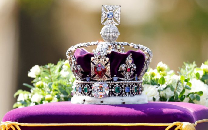 Povestea sângeroasă a diamantului "blestemat" de pe coroana regalității britanice