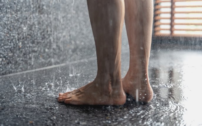 De ce nu este bine să urinezi în duș