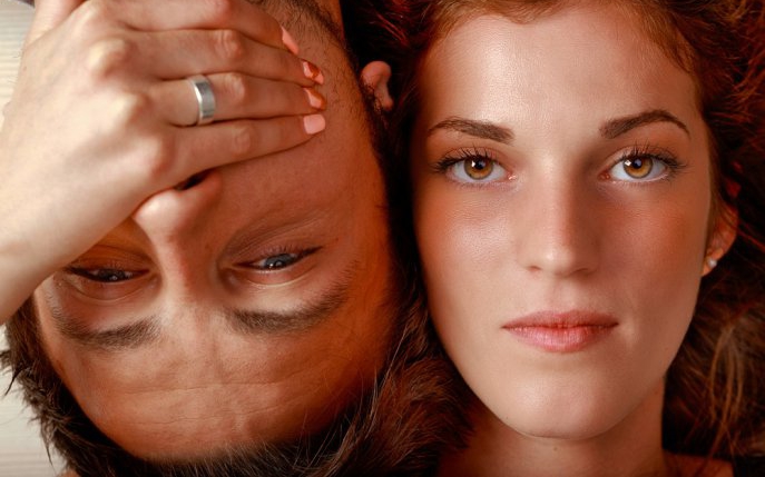 Îmi iubesc soțul, dar sunt dependentă de relații intime cu străinii