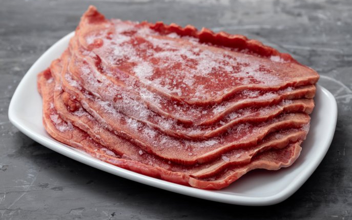 Cât rezistă carnea congelată și cum o păstrezi corect?