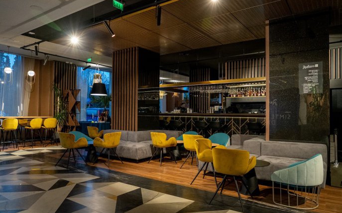 Hotelul Radisson Blu Aurum din Brașov atrage turiștii prin design premium, istorie și experiențe sofisticate
